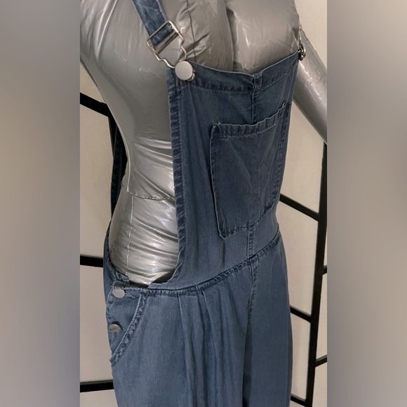 EUC - Never Worn-Jean Wide Leg Over-Alls - Size Medium- (See Measurement Pics) - Picture 2 of 13
